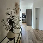 Zentrale 3-zimmer Nahe City-galerie Διαμέρισμα *